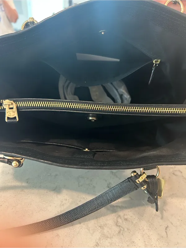 Coach Black Leather Tote Bag with Long Shoulder Strap - Image 4