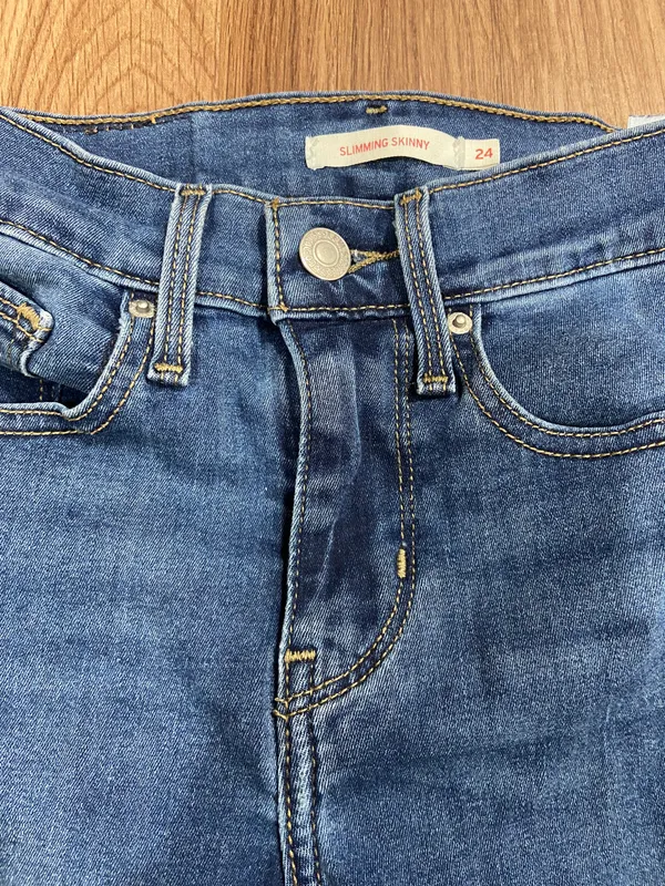 Levi's Slimming Skinny Jeans - Image 3