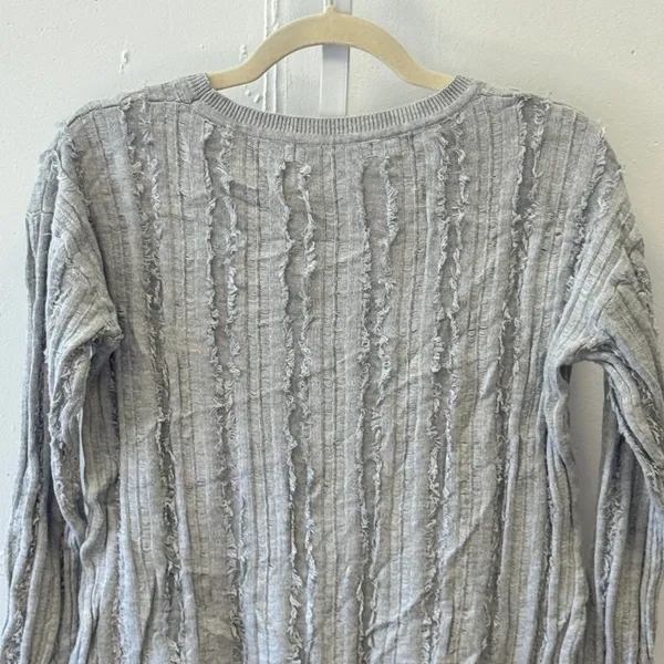 Harper Lane Heather Gray Fringed Textured Knit Crew Neck Sweater‎ Medium - Image 5