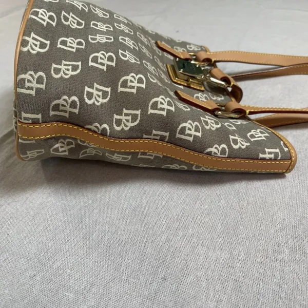 Dooney & Bourke | Vintage Tan and Gray Signature Classic Bucket Bag - Image 4