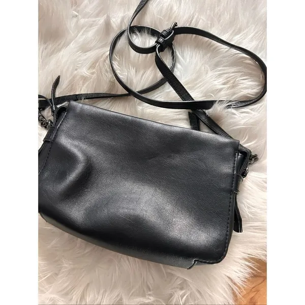 Vera Wang Black Sling Bag Crossbody Wallet Phone Purse - Image 3