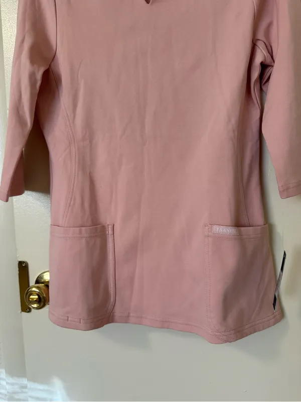 Jaanuu Zoe Slim 3/4-Sleeve Scrub Top Notched Neck Pink NWT Size S - Image 4