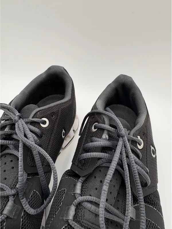 On Cloud Woman’s 7.5 Running Shoes - Excellent Condition-Running Or Casual - Image 5