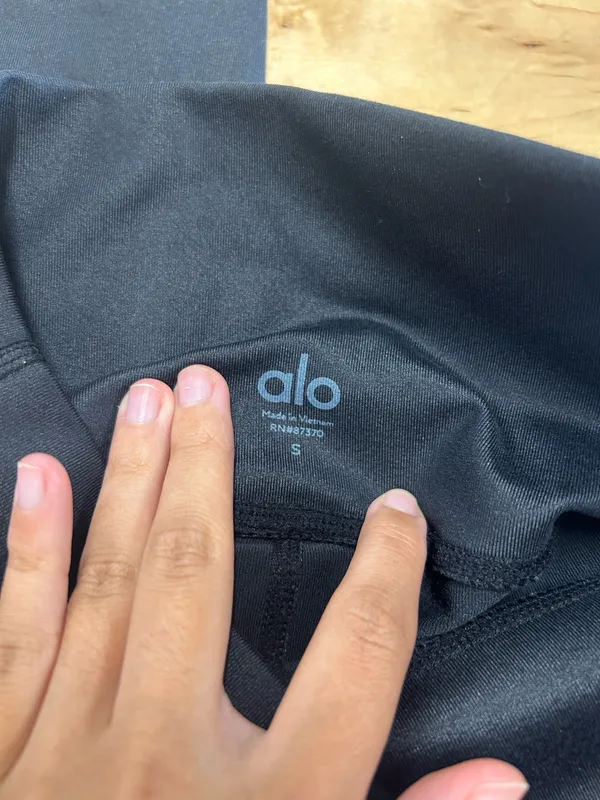 Alo Yoga Leggings - Image 3