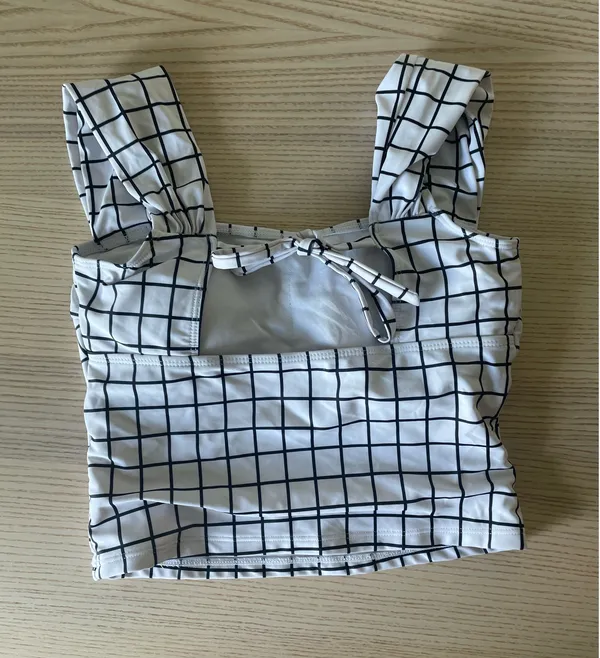 Janela bay black and white swim top - Image 2
