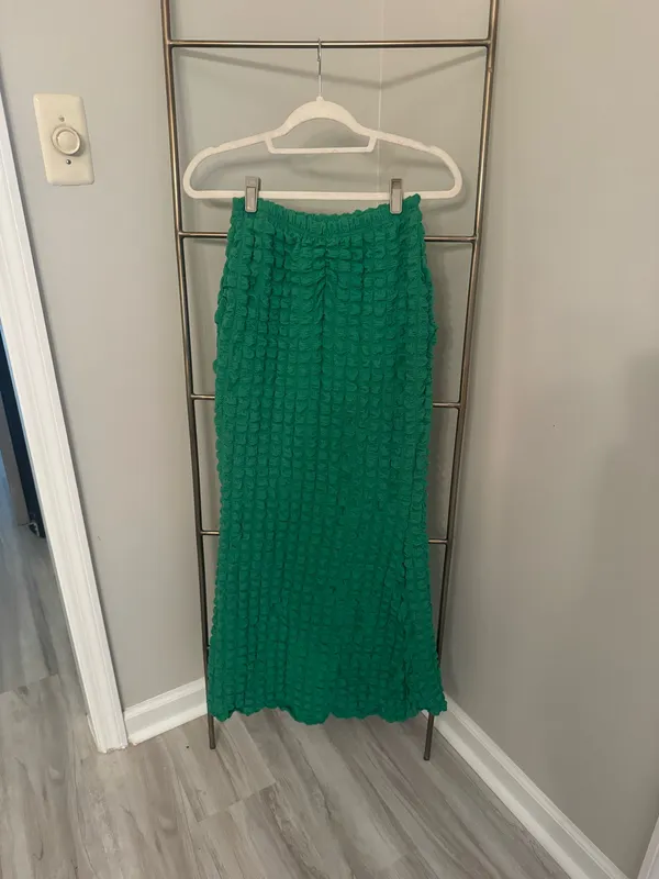 Green Textured Pleated Maxi Skirt - Image 2