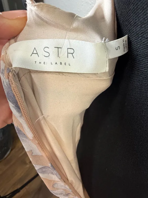 ASTR the Label Holland Maxi Dress in Peach Grey Floral Size S - Image 2