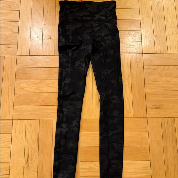 Spanx Black Camo Leggings small - Image 3