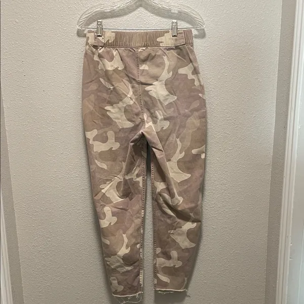Hollister Camouflage Ultra HighRise Mom-Waisted Pants - Image 2