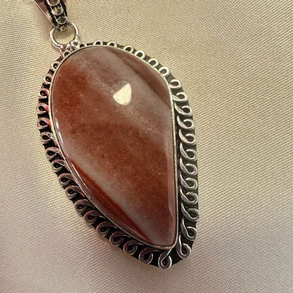 Silver tone and agate pendant necklace - Image 4