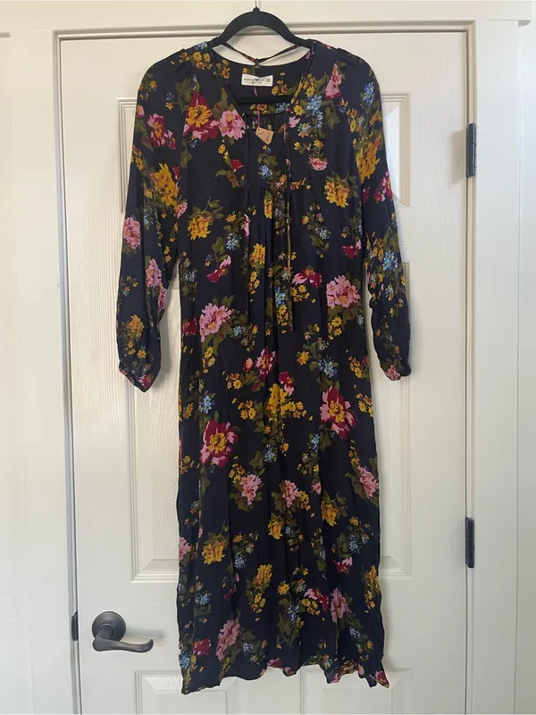 NWT Women’s Natural Life Rowan Floral Side Slit Midi Dress Black Size XS - Image 3