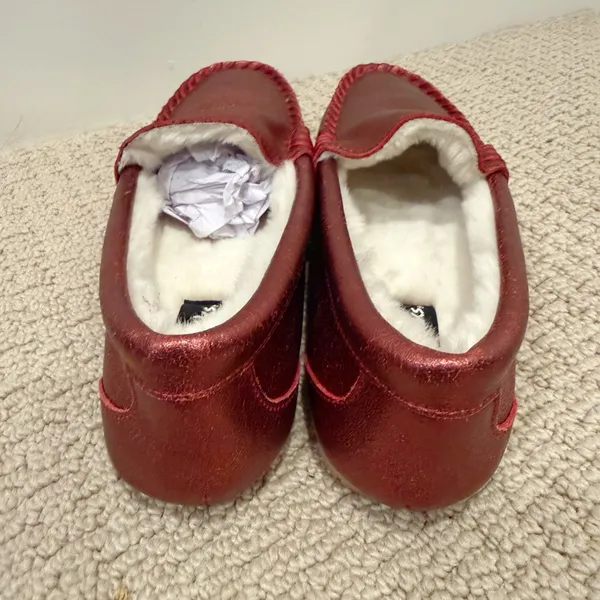 NEW CLARKS Faux‎ Fur Moccasin Slippers size 9 Metallic Red - Image 8