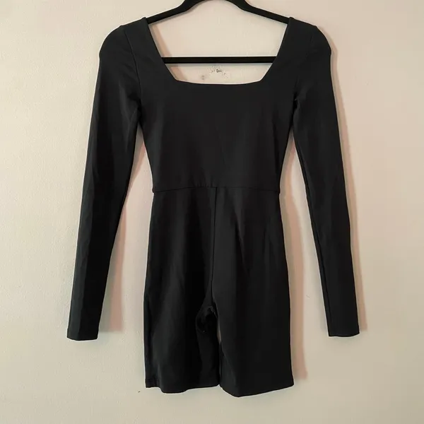 Aritzia Babaton Contour Black Long Sleeve One Piece Romper Active Women size XS - Image 6