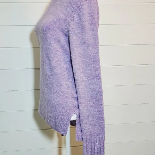Old Navy‎ Crew Neck Lilac soft sweater Size M - Image 4