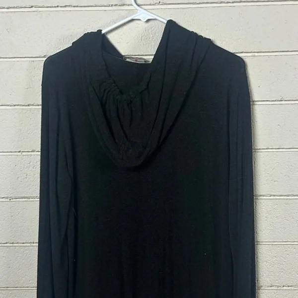 Brandy Melville Black Layla Hoodie Tee one size - Image 8