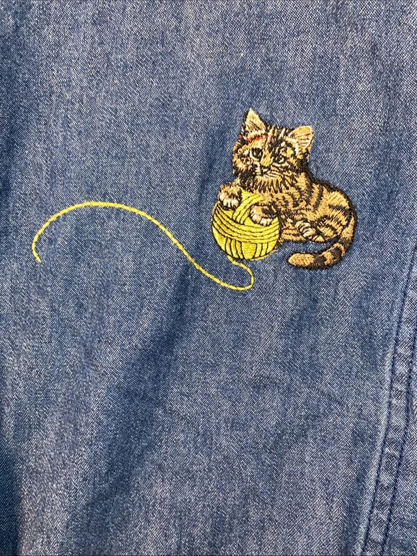 Vintage Cabin Creek Blue Denim Button-Down Shirt with Cat Embroidery - Image 4