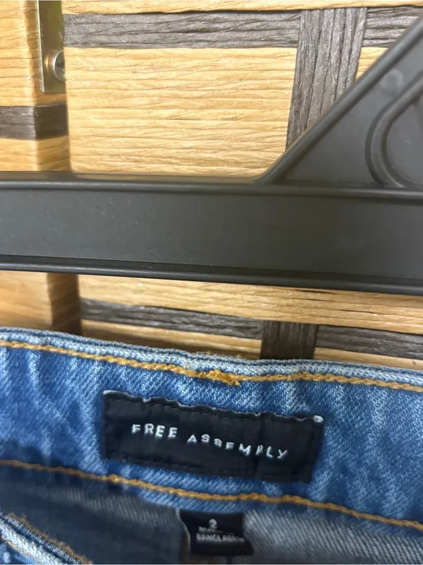 Free assembly barrel leg jeans size 2 - Image 4
