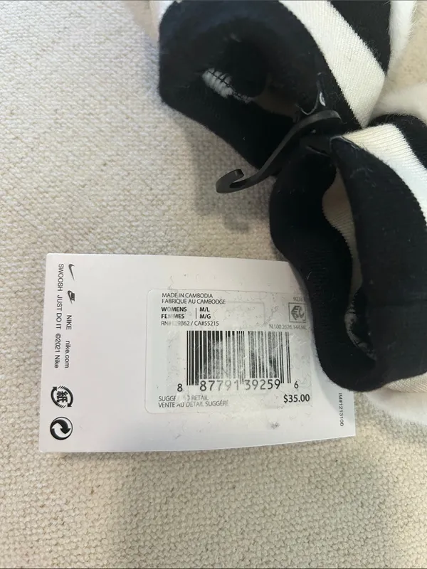 Nike Women's Warm Faux Fur Mittens Size M/L White/ Black Winter Soft Gloves NWT - Image 7