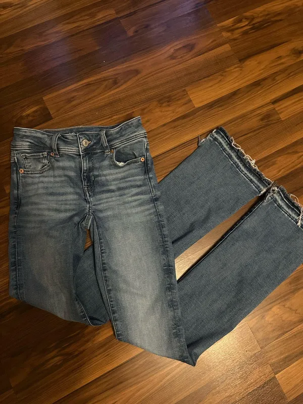 American Eagle Jeans - Image 3