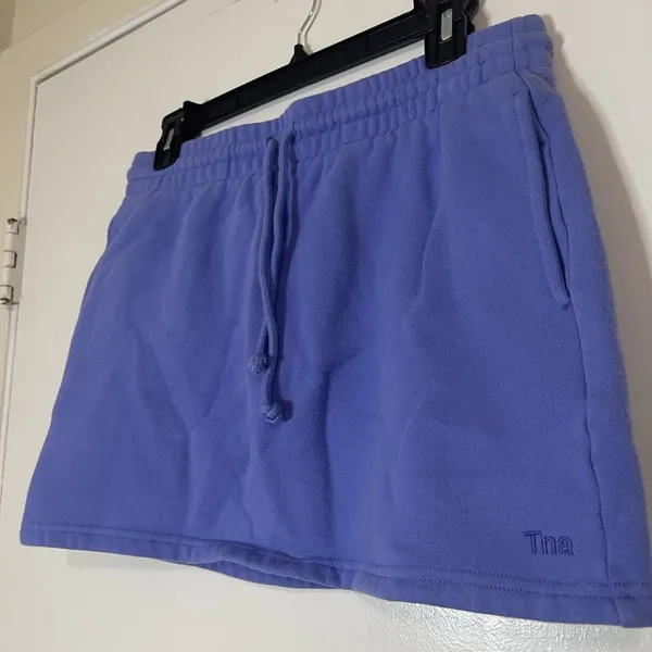 ARITZIA TNA cozy boyfriend fleece purple drawstring skirt size medium - Image 2