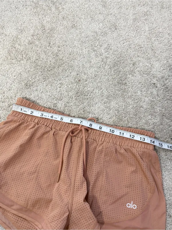 ALO Yoga Women’s Frame Runner Shorts Pull On 2” in Henna S - Image 7