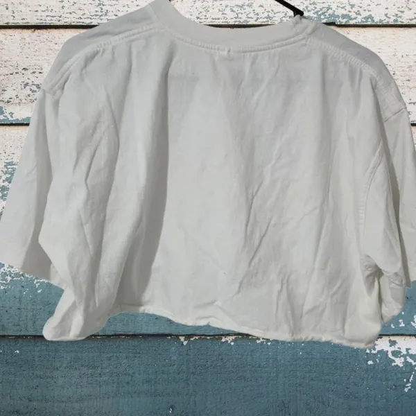 Vintage White Embroidered Costa Rica Cropped Tee - Image 6
