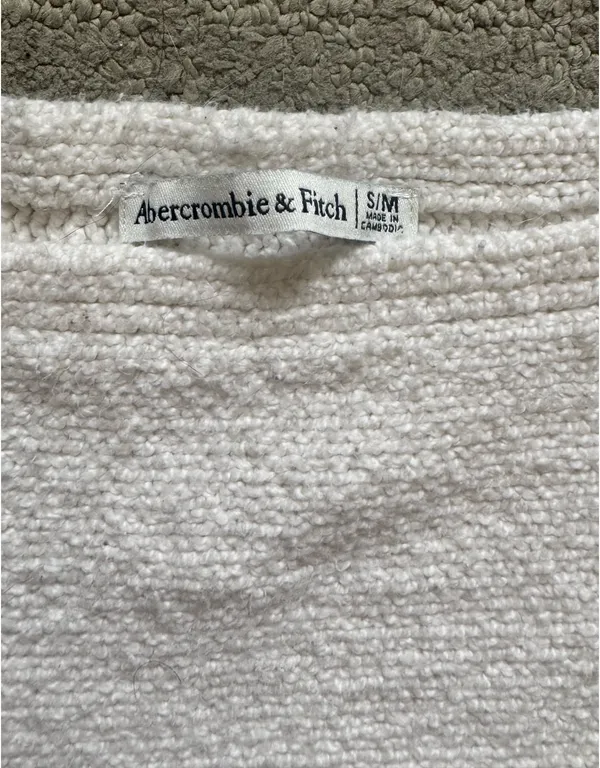 Abercrombie sweater - Image 3