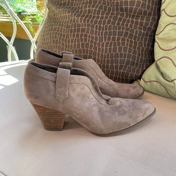 Charles by Charles‎ David Heeled Ankle Boots 7.5 - Image 4