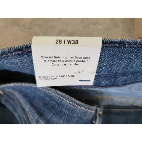 Levis Mid Rise Bermuda Shorts NEW Size 26 Plus Size Denim Stretch Shorts - Image 3
