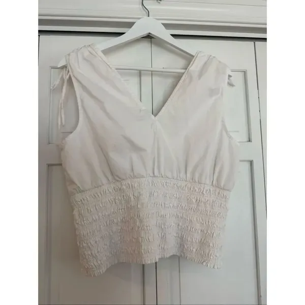 Old navy smocked white tie shoulder cropped tank size large - Image 5