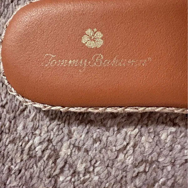 Tommy Bahama Gold Fringe Sandals. 7 - Image 6