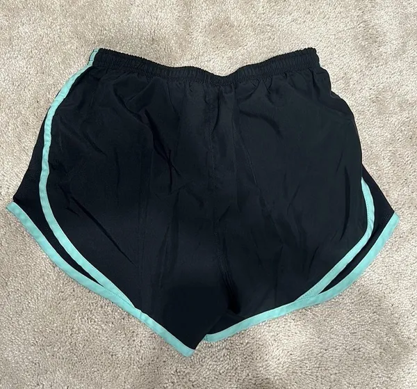 Nike shorts - Image 3