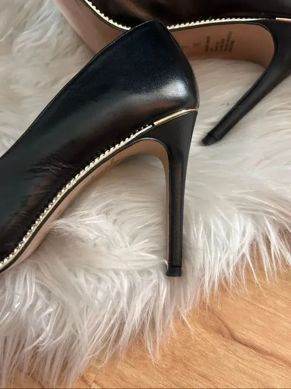 BCBG generation high heels black with gold accent around size 7B - Image 5