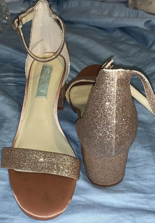 Heels Gold Size 7 - Image 2