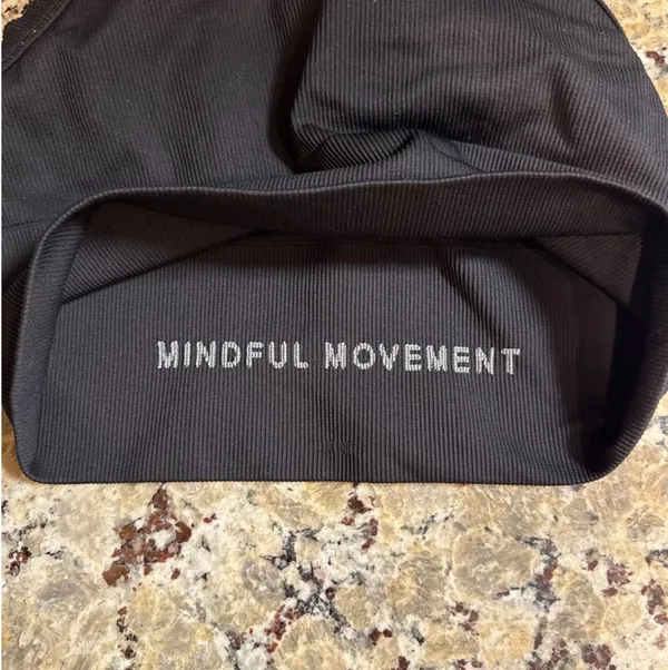 Alo Seamless Ribbed Yoga Favorite Bra Tank - Image 3