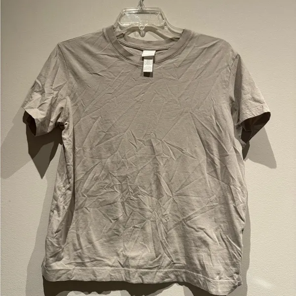 5/$20- H&M basics taupe color tee in small - Image 2