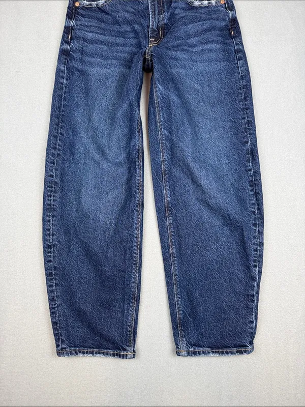American Eagle Outfitters Barrel Jean in Dark wash Size: 00 Short - Image 3