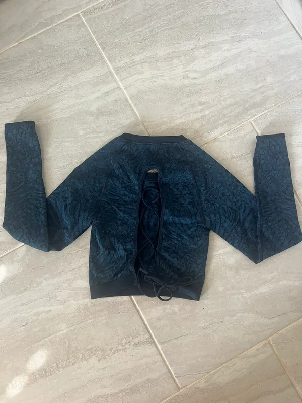 Long-sleeve Crop Top - Image 2