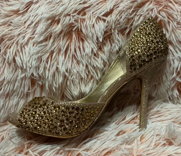 Brand New Gold Heels Size 8 - Image 4