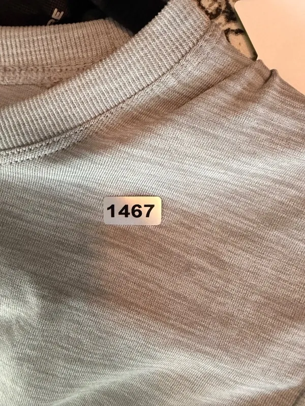 New Balance S Womens Gray Performance T-Shirt Size Small Lightweight Moisture-Wi - Image 5