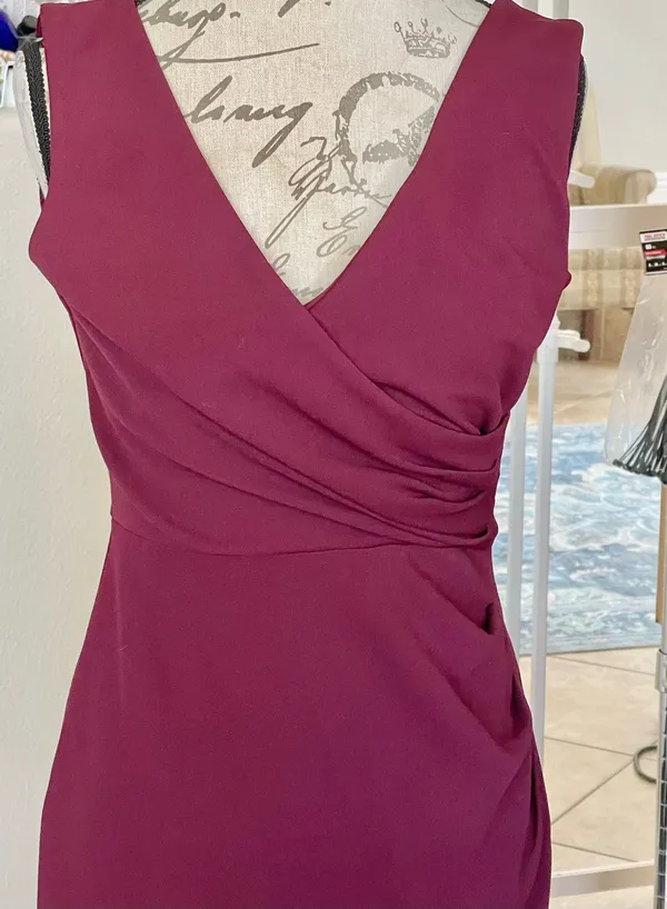 Burgundy Dress Gown Sz Medium Formal Wedding Guest Prom - Image 5