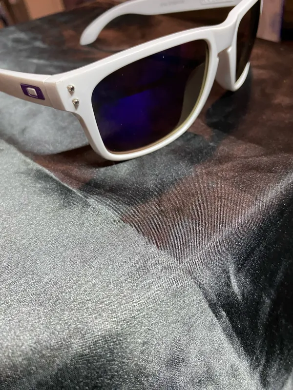 Oakley sunglasses white frame purple lettering purple pens - Image 2