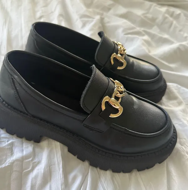Shoes Size 6.5 - Image 3
