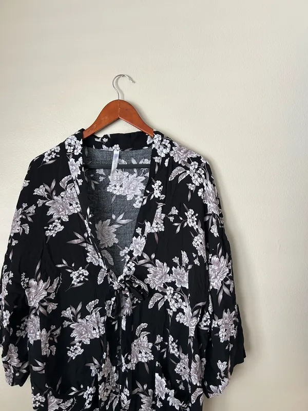 Spiritual Gangster black and white floral kimono - Image 2
