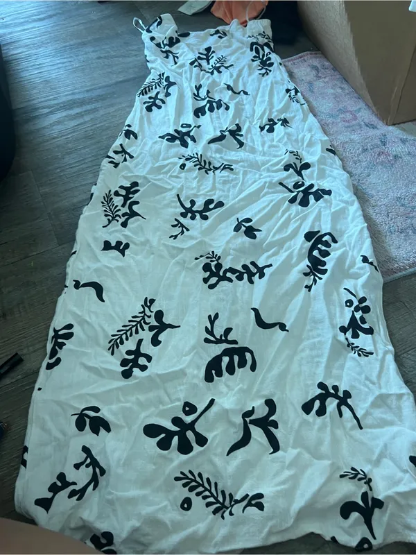Paper Heart White & Black Floral Linen Maxi Dress - Image 14