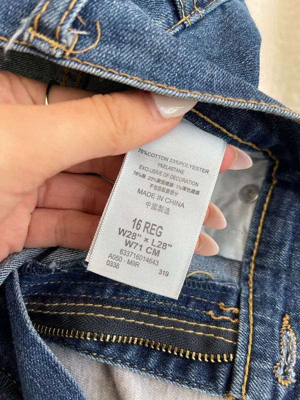 Levi's Low-Rise Jeans - Image 6