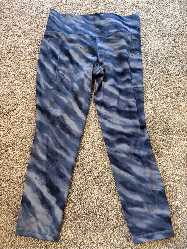 Athleta Salutation Stash leggings size large - Image 2