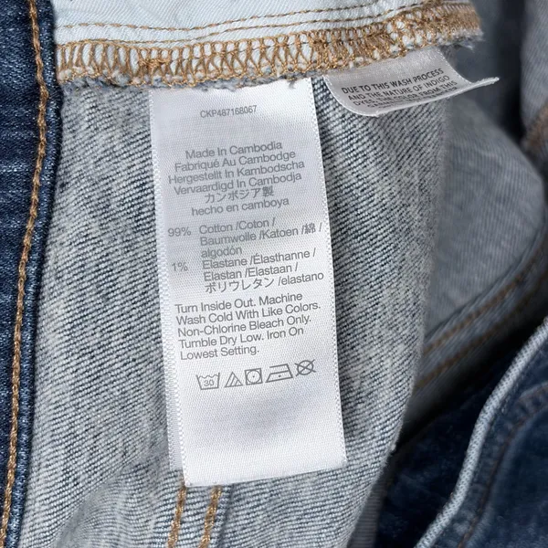 Madewell Kick Out Crop Jeans - Image 9