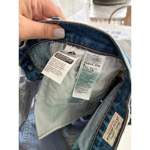 Levi's‎ 501 Original Shorts in a distressed medium wash size 29 - Image 4