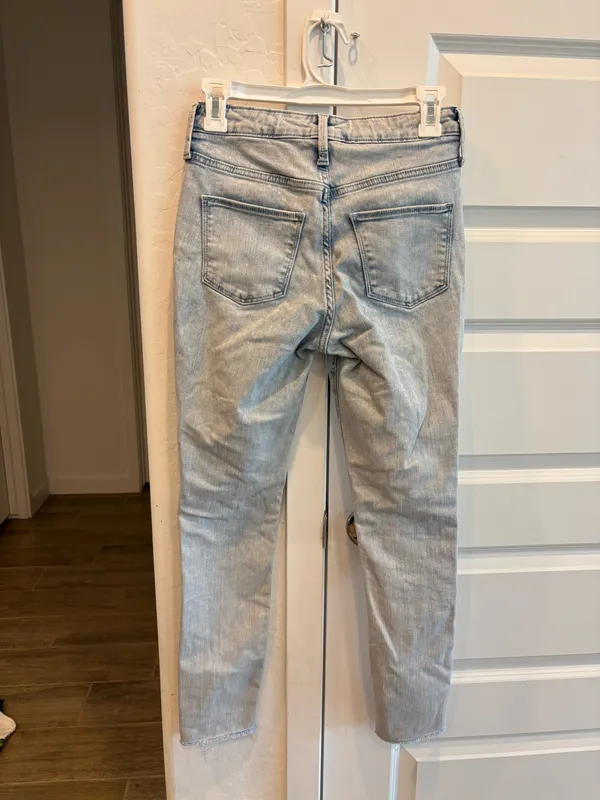 Universal Thread 2/26R Light Distressed Jeans  - Image 2